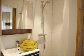 Bathroom - Central-Day Inn (Enschede)