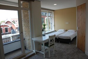 Deluxe Studio, City View | Iron/ironing board, free WiFi