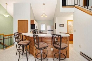 Condo, 3 Bedrooms | Interior