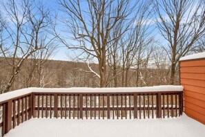 Condo, 3 Bedrooms | Property grounds