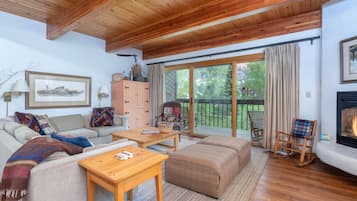 Condo, 2 Bedrooms | Living area