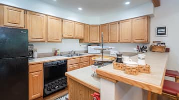 Condo, 2 Bedrooms | Private kitchen | Coffee/tea maker, fridge, oven, toaster