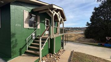 House, 2 Bedrooms | Exterior