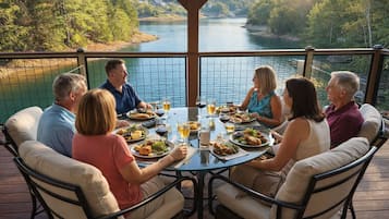 House, 2 Bedrooms | Outdoor dining