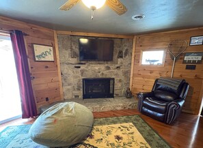 House, 2 Bedrooms | Living area - Little Lake Cove 2 Bedroom Home (Sevierville)