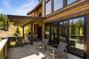 Terrace/patio - SPC Ski-In/Ski-Out | Hot Tub, Fireplace + Views! (Big Sky)