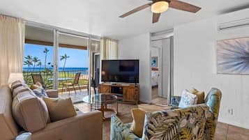 Condo, 2 Bedrooms | Living area