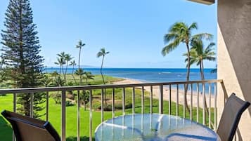 Condo, 2 Bedrooms | Property grounds