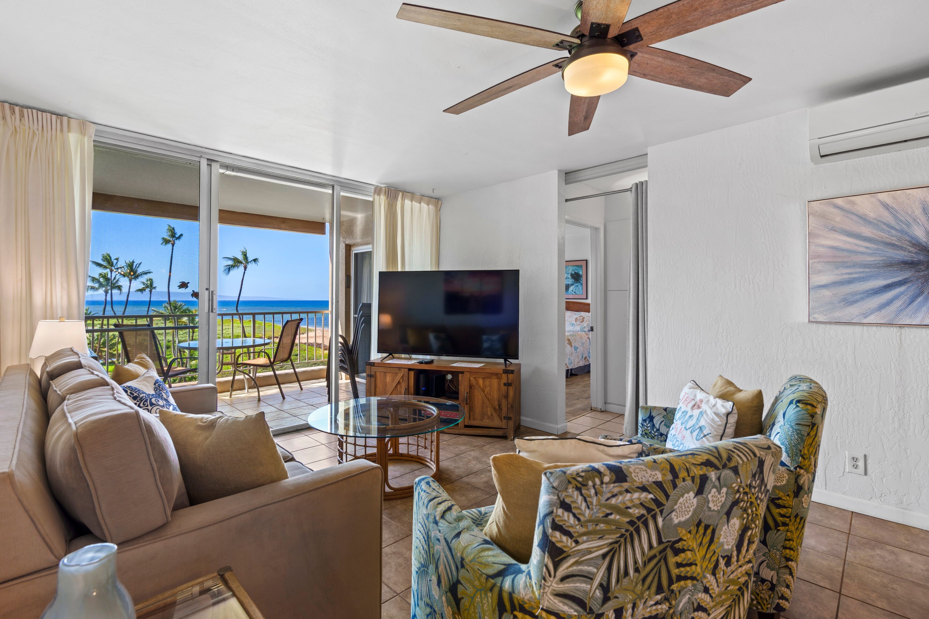 Condo, 2 Bedrooms | Living area