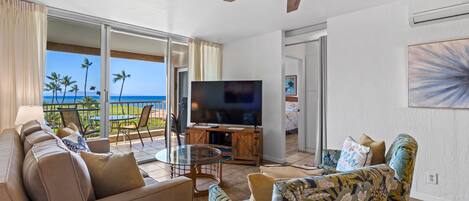 Condo, 2 Bedrooms | Living area