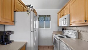 Unclassified image, 2 of 35, button - Menehune Shores, #524 2 Bedroom Condo (Kihei)