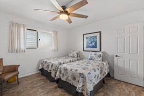 Room - Menehune Shores, #524 2 Bedroom Condo (Kihei)