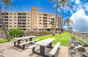 Condo, 2 Bedrooms | Outdoor dining - Menehune Shores, #524 2 Bedroom Condo (Kihei)