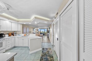 Fridge, microwave, oven, stovetop - NEW Beachfront & Gulf Water Views Loggerhead Cay 354— heated Pool, Tennis, Pickleball & Beach Gear. Weekly Stays (Sanibel Island)