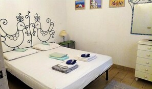 2 habitaciones, tabla de planchar con plancha, wifi y ropa de cama 