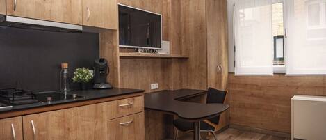 Fridge, microwave, coffee/tea maker, electric kettle