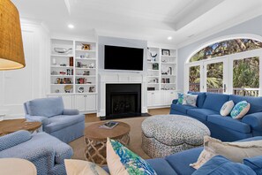 Smart TV, ping pong, books - Luxury, spacious Golf View Home , Amenity Card Incl , Family Retreat , Sleeps 12 (Johns Island)
