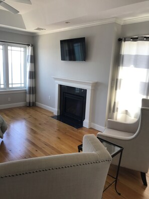 Smart TV, fireplace, computer monitors