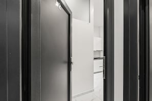 Interior - Loft Room 'Bajo 2' with Private Terrace, Internet & Air Conditioning (Torrevieja)