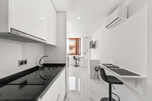 雪櫃、微波爐、爐具、廚房用具/餐具/器皿