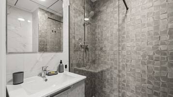 Shower, towels