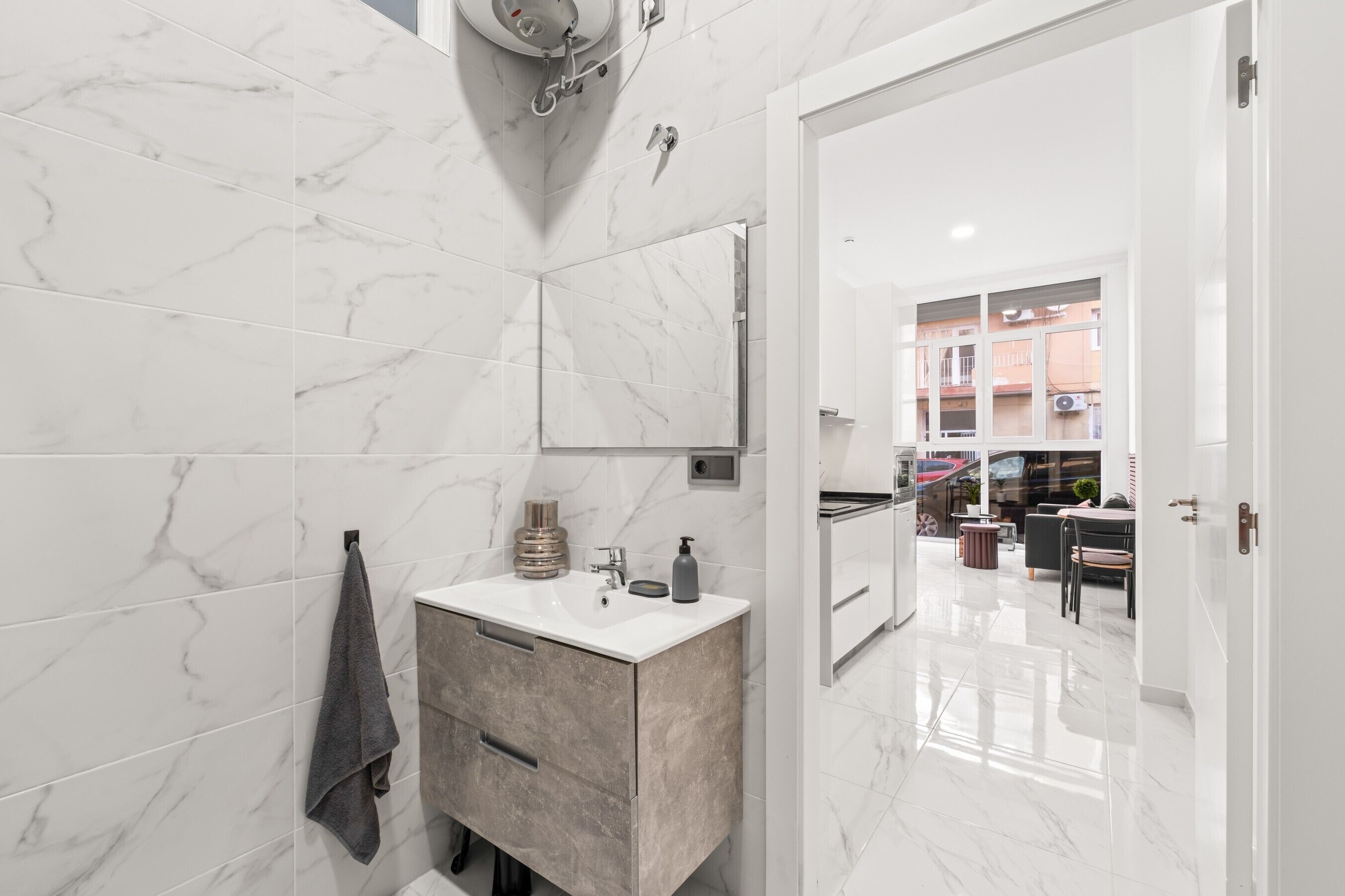 Shower, towels