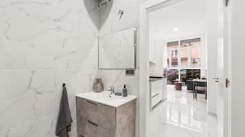 Shower, towels
