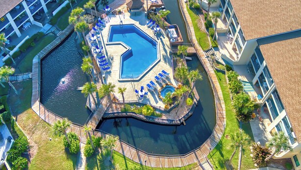 A heated pool - New Listing! Third Floor Condo Close to Beach With Pool Views. (Saint Augustine)