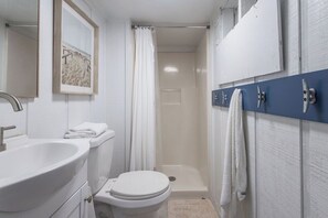 Towels - Lagoon Front~2 Bed~1 Bath Duplex w/Private Laundry & Shared Bathroom Below (Gulf Shores)