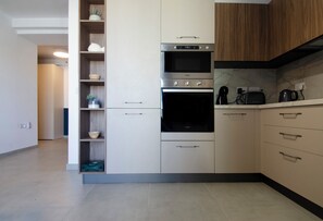 Private kitchen - Luxury High-Floor Studio Escape with Balcony (San Ġiljan)