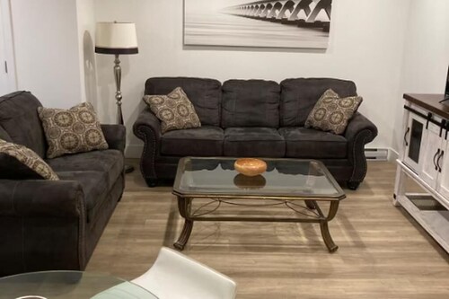 Cozy, fenced in, pet friendly suite in beautiful Tsawwassen