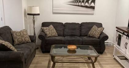 Cozy, fenced in, pet friendly suite in beautiful Tsawwassen