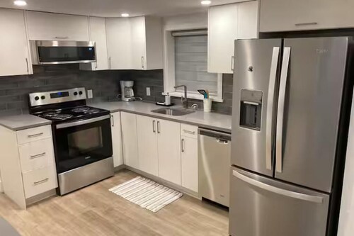 Cozy, fenced in, pet friendly suite in beautiful Tsawwassen
