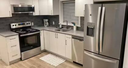 Cozy, fenced in, pet friendly suite in beautiful Tsawwassen