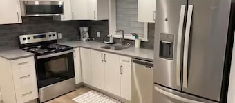 Cozy, fenced in, pet friendly suite in beautiful Tsawwassen