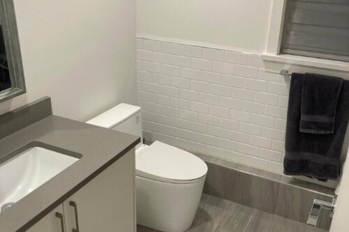 Cozy, fenced in, pet friendly suite in beautiful Tsawwassen