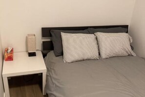 Room - Cozy, fenced in, pet friendly suite in beautiful Tsawwassen (Delta)