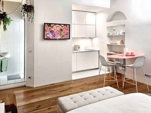 Iron/ironing board, WiFi, bed sheets - A small nest in the heart of the Island (Milan)