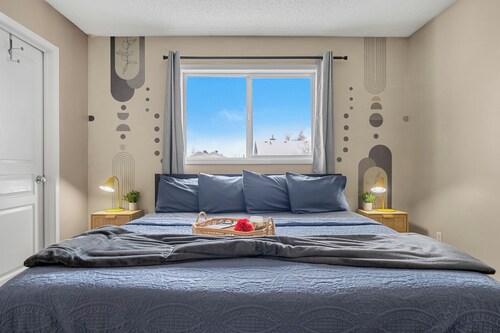 Cozy travel-themed retreat near Tamarack shops, dining, games & coffee bar.