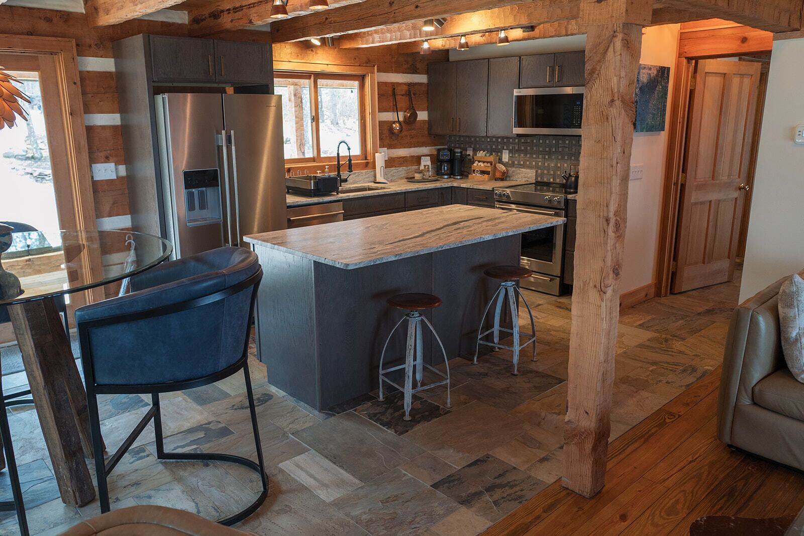 Fridge, stovetop, dishwasher, coffee/tea maker