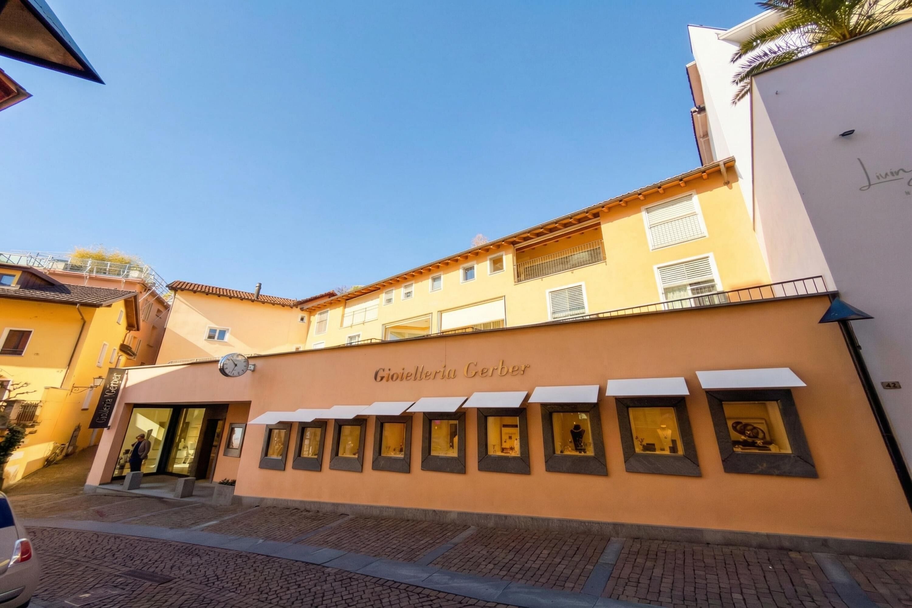 Perhehuoneisto, useita makuuhuoneita, 2 kylpyhuonetta (Borgo Corallo Ascona) | Ulkopuoli
