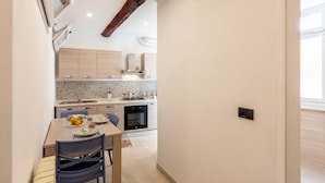Leilighet – standard, 2 soverom (Da Lino Beachfront Apartment for 4) | Eget kjøkken