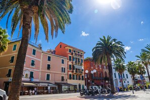 Unclassified image, 4 of 23, button - Da Lino Beachfront Apartment for 4 (Sestri Levante)