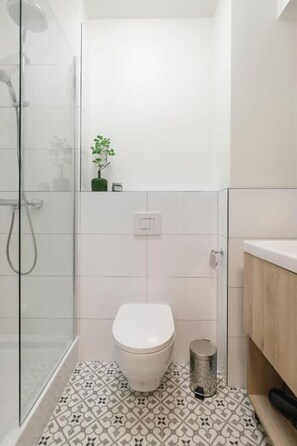 Apartment, 1 Queen Bed with Sofa bed, Balcony | Bathroom - Zeitraum Raclawicka (Kraków)