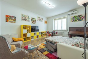Smart TV, books - Bright & Stylish Flat near Villa Pamphili (Roma)