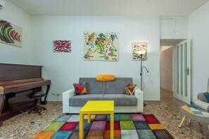 Smart TV, books - Bright & Stylish Flat near Villa Pamphili (Roma)