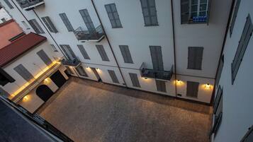 Deluxe-Apartment, Blick auf den Innenhof | Unterkunftsgelände