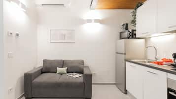 Studio Deluxe, vue cour intérieure | Coin séjour