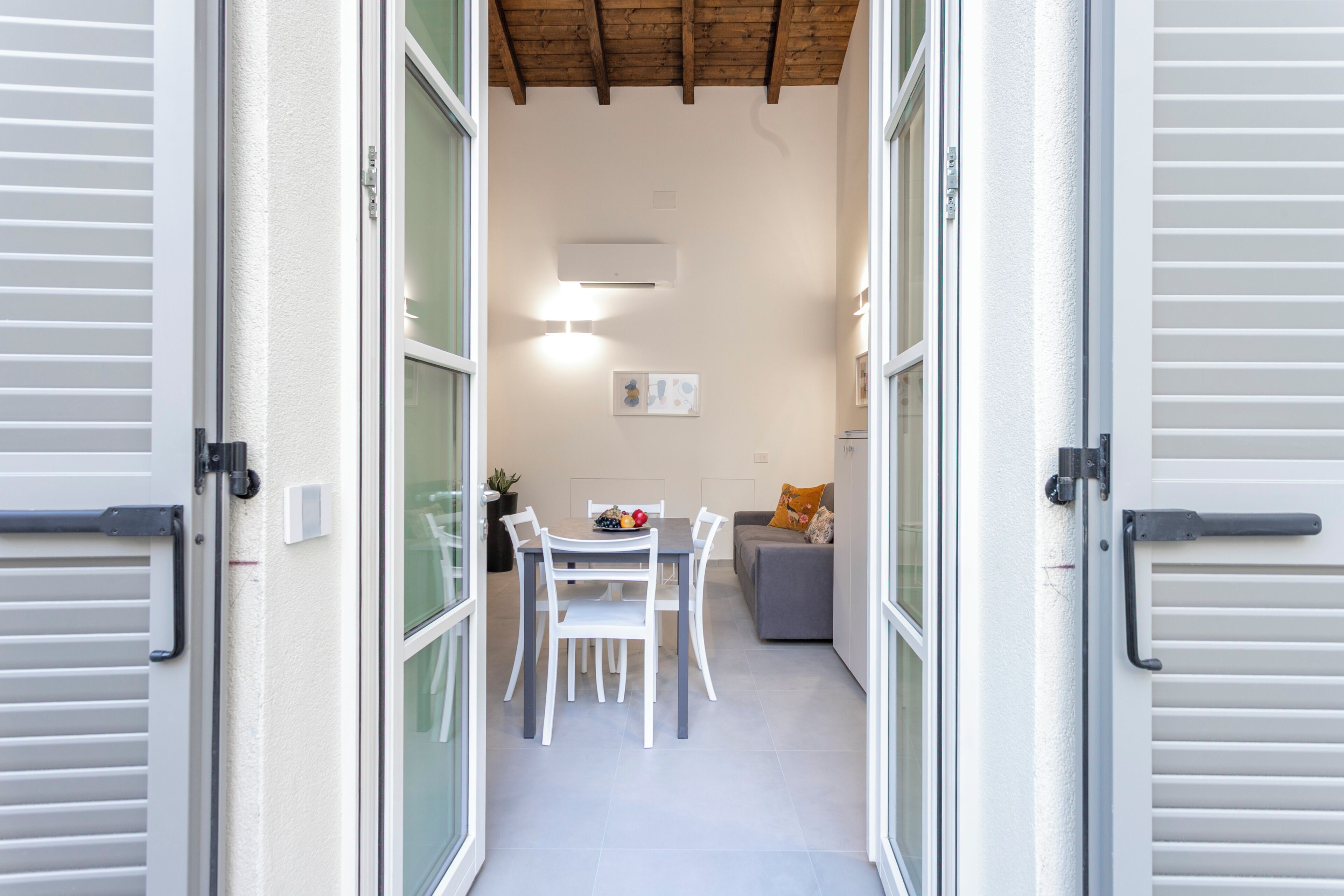 Deluxe appartement, uitzicht op binnenplaats | Dineren