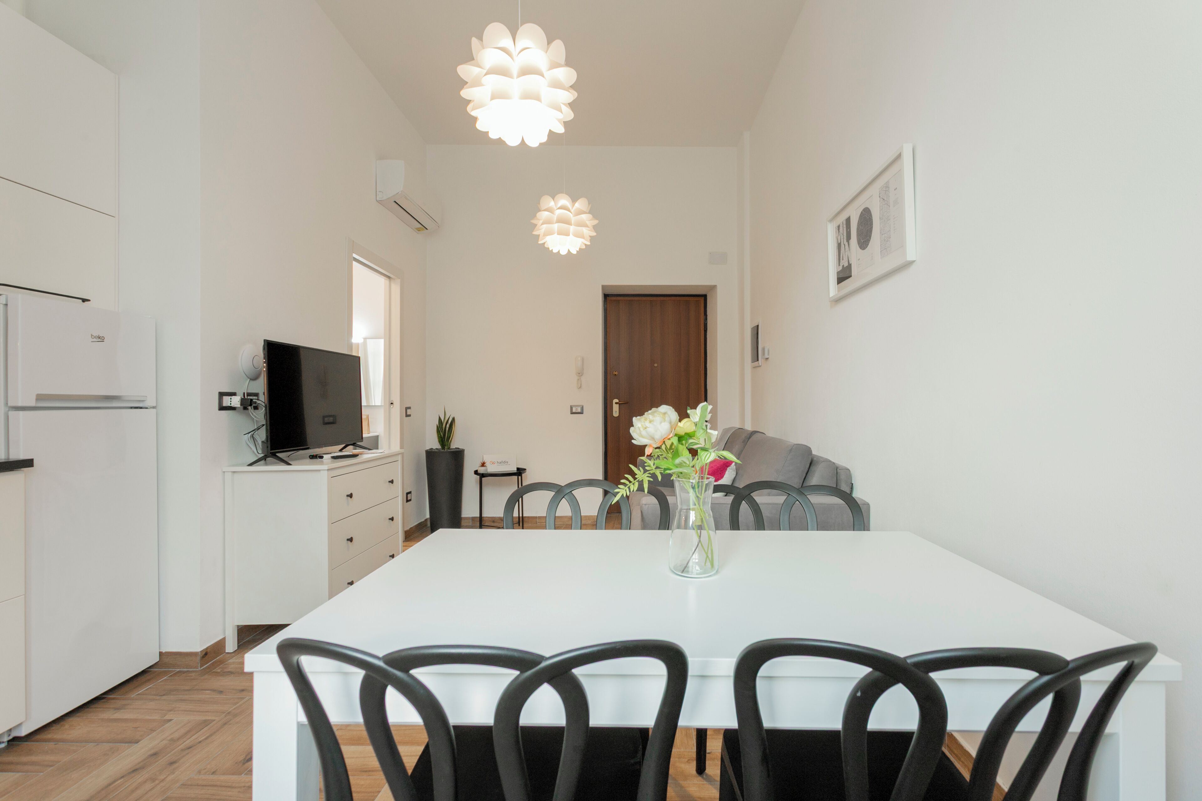 Deluxe Apartment, City View | Dining